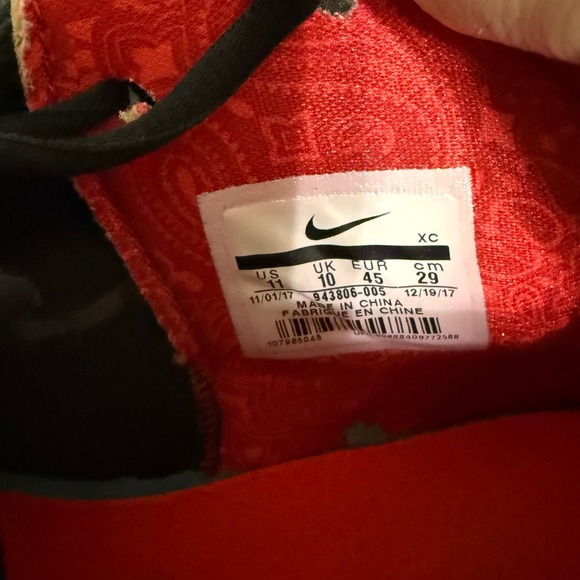 Nike Kyrie 4 Basketball Shoes Mens 11 Black Red Good Paisley Brick 943806-005